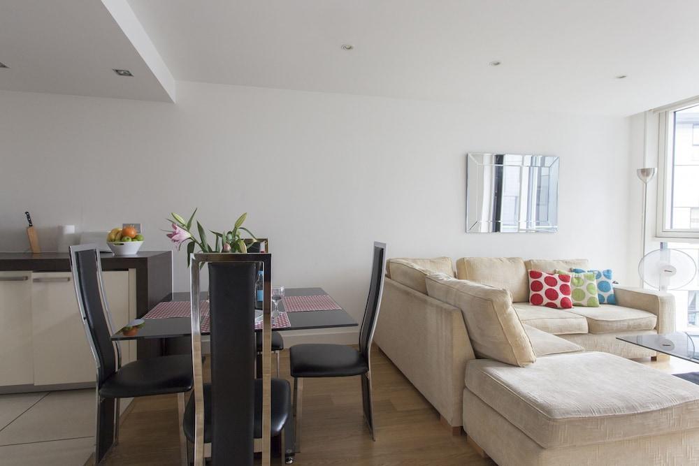 Times Square Serviced Apartments Londen Buitenkant foto