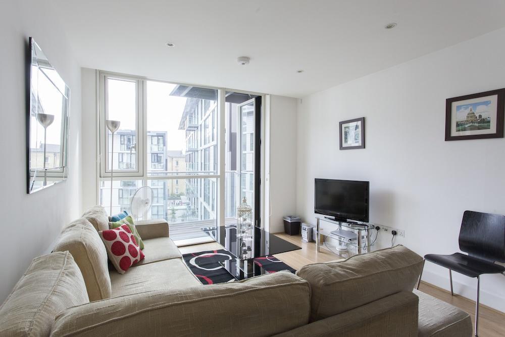 Times Square Serviced Apartments Londen Buitenkant foto